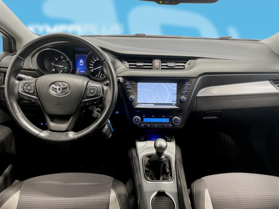 TOYOTA Avensis 2015