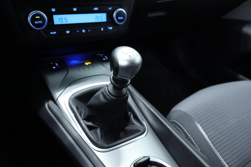 TOYOTA Avensis 2015