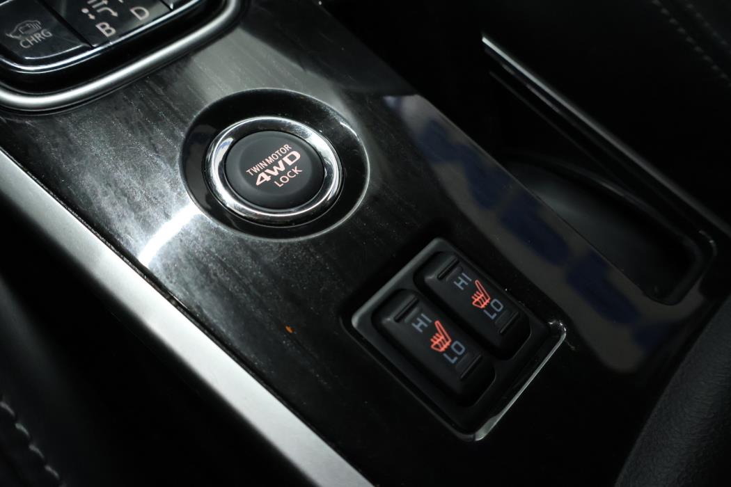 MITSUBISHI Outlander PHEV 2016