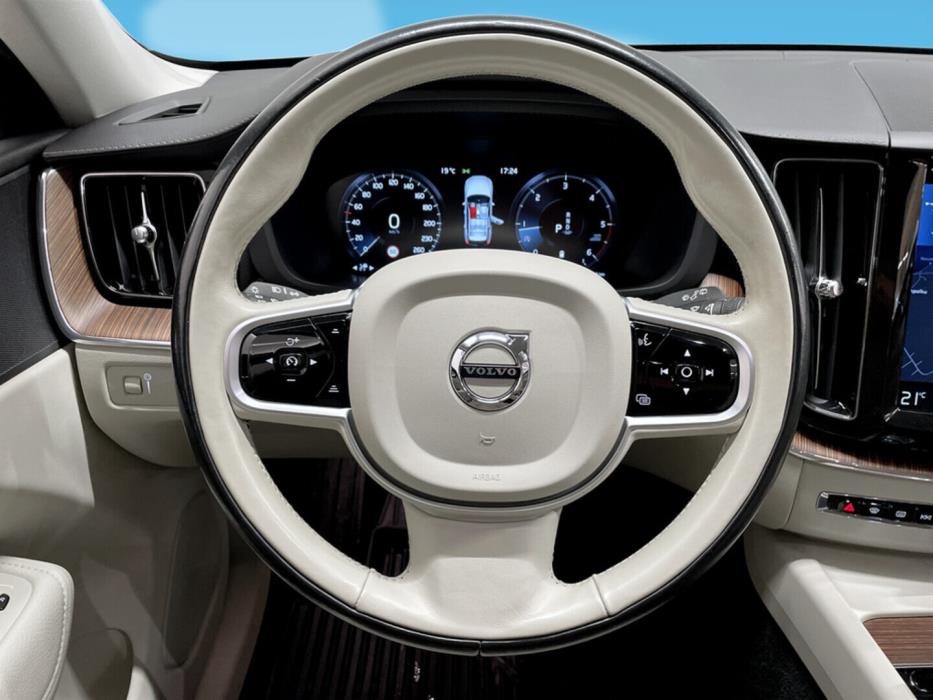 VOLVO XC60 2020