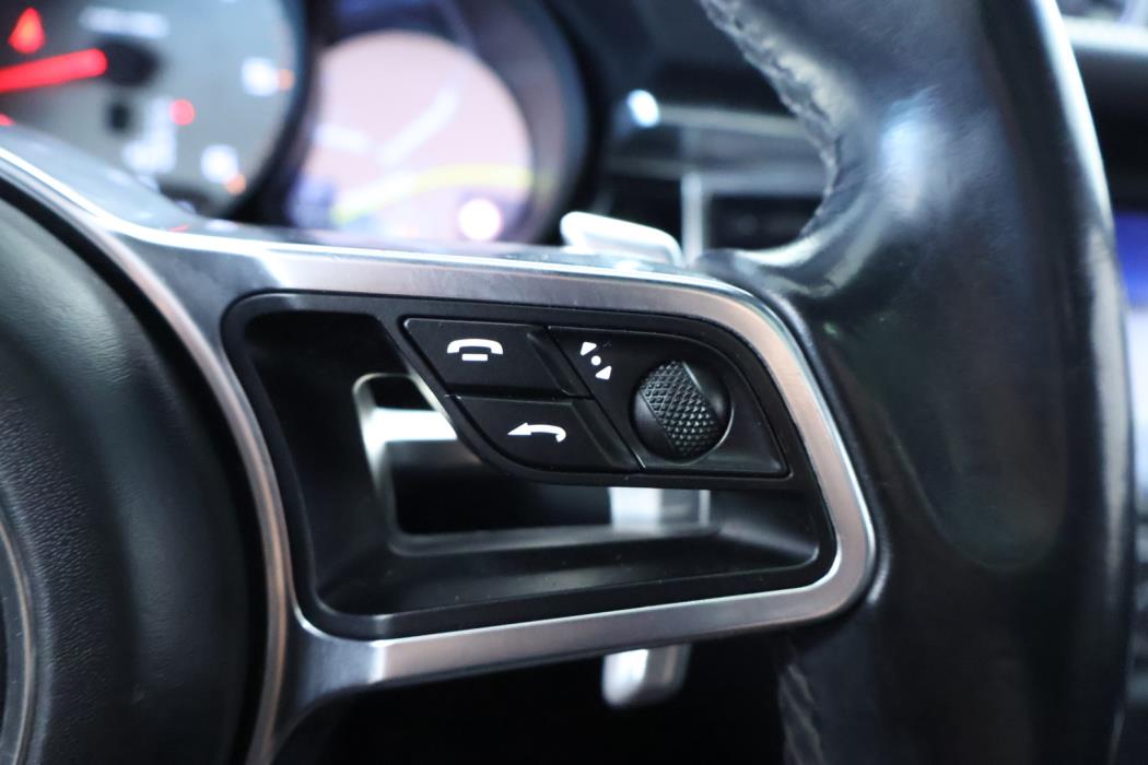 PORSCHE Macan 2015
