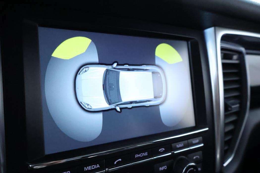 PORSCHE Macan 2015