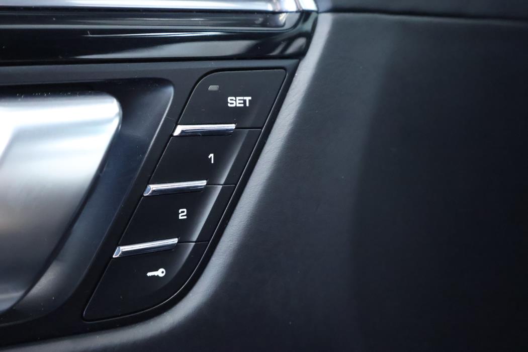 PORSCHE Macan 2015