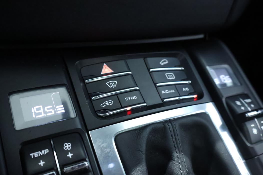 PORSCHE Macan 2015