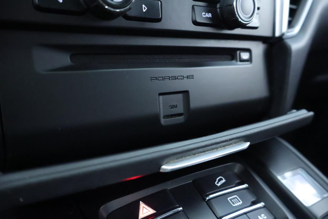 PORSCHE Macan 2015