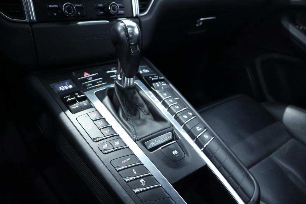 PORSCHE Macan 2015