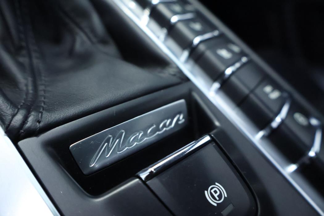 PORSCHE Macan 2015