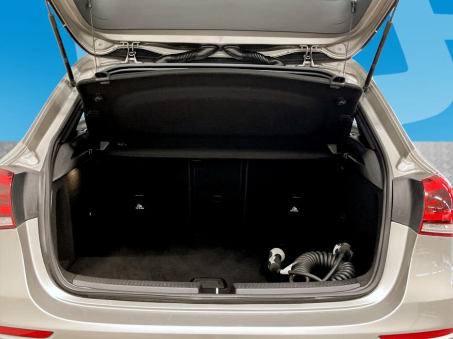 MERCEDES-BENZ A 2020