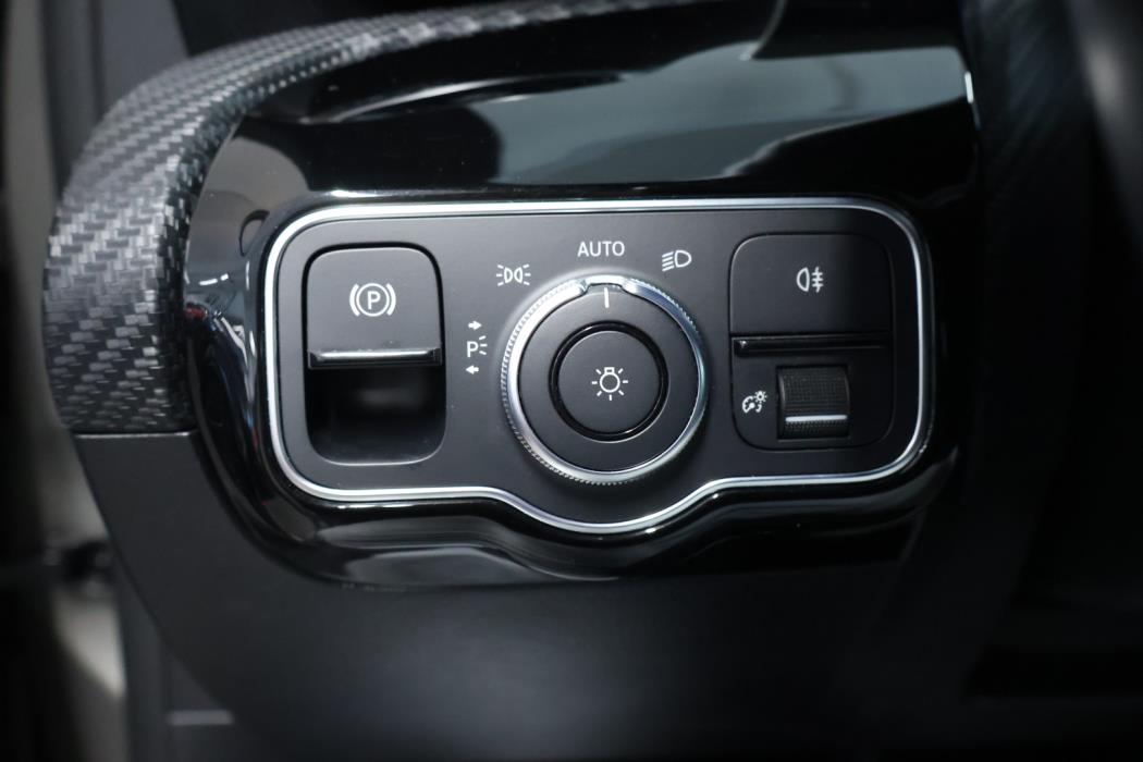 MERCEDES-BENZ A 2020