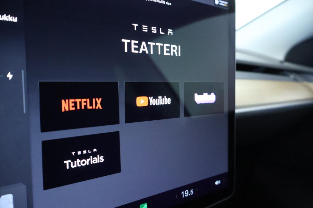 TESLA Model Y 2024