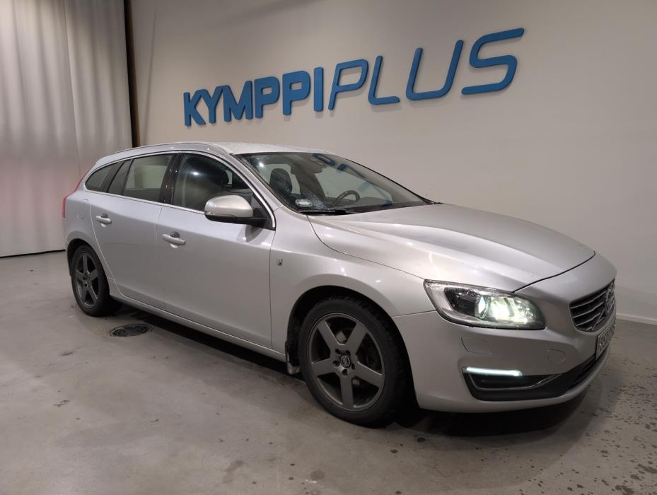 VOLVO V60 2015