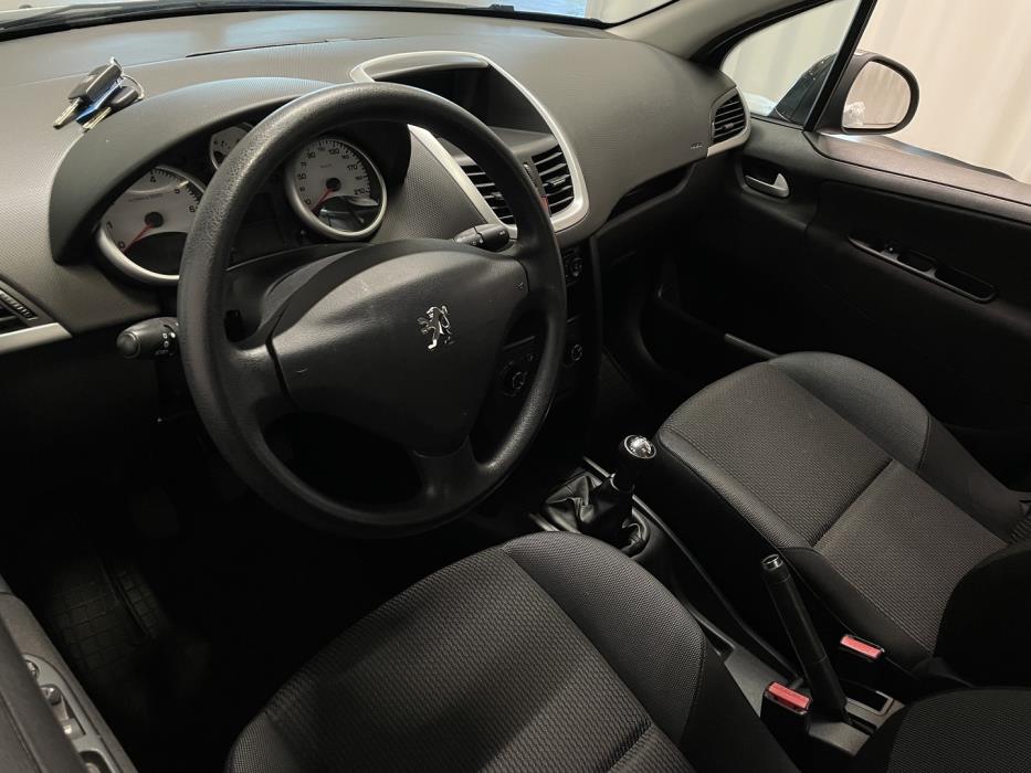 PEUGEOT 207 2011