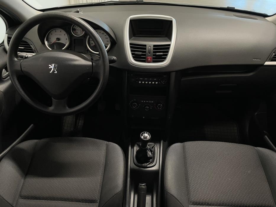 PEUGEOT 207 2011