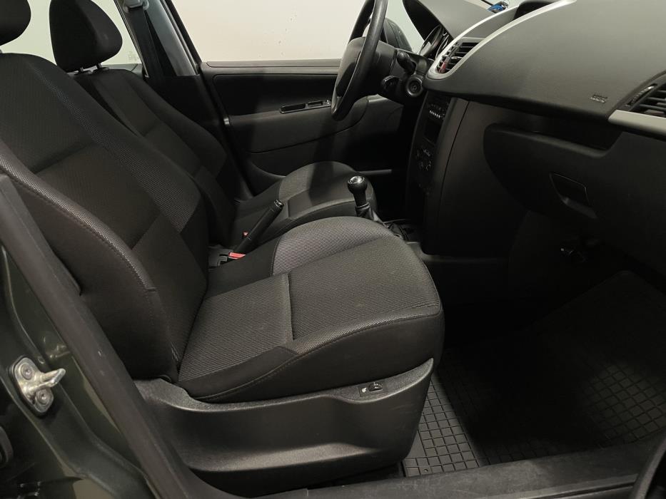 PEUGEOT 207 2011