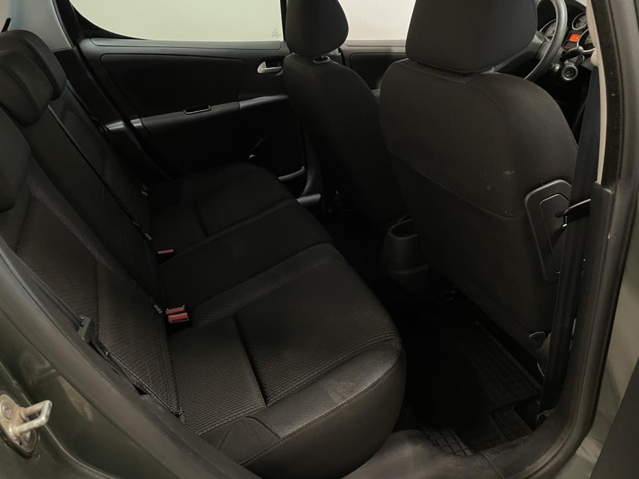 PEUGEOT 207 2011