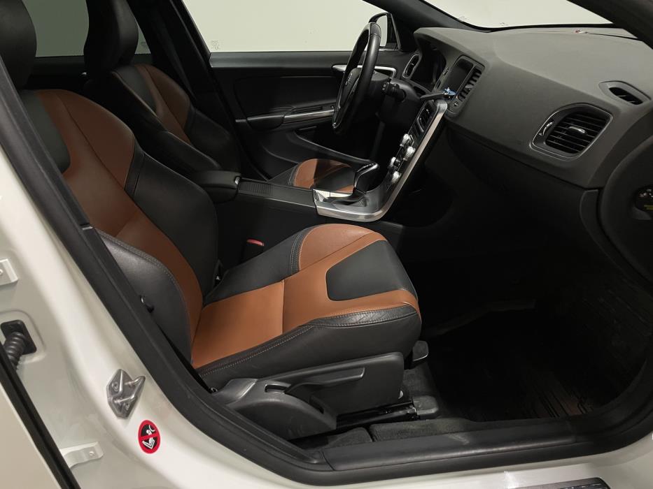 VOLVO V60 Cross Country 2016