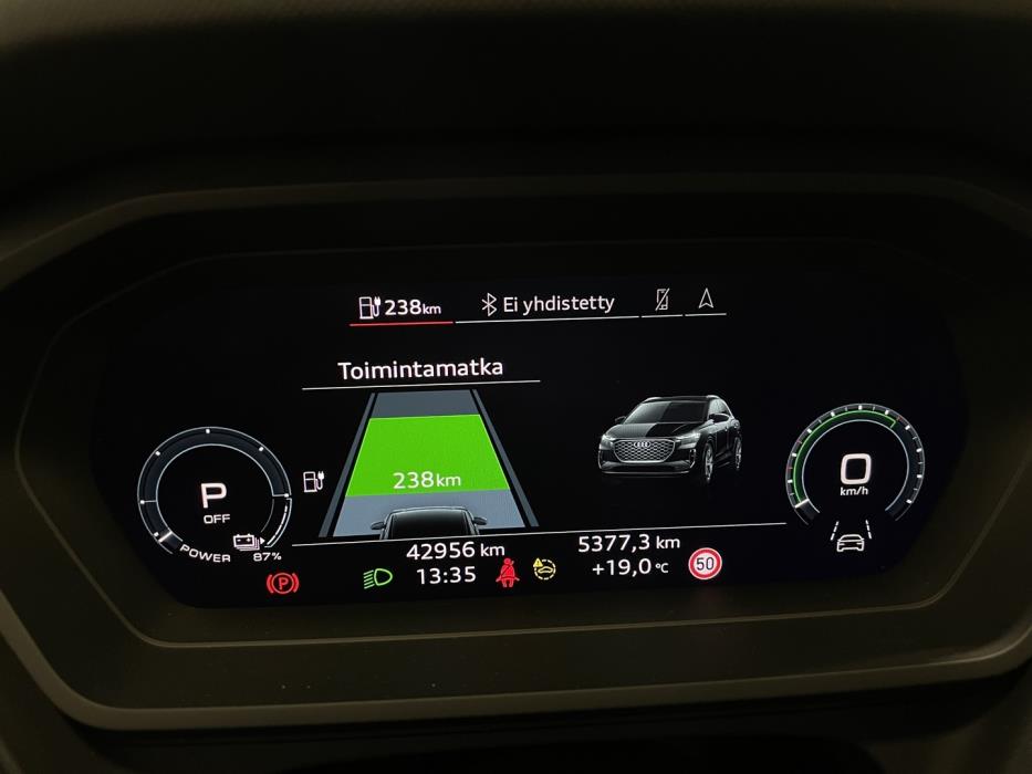 AUDI Q4 e-tron 2022
