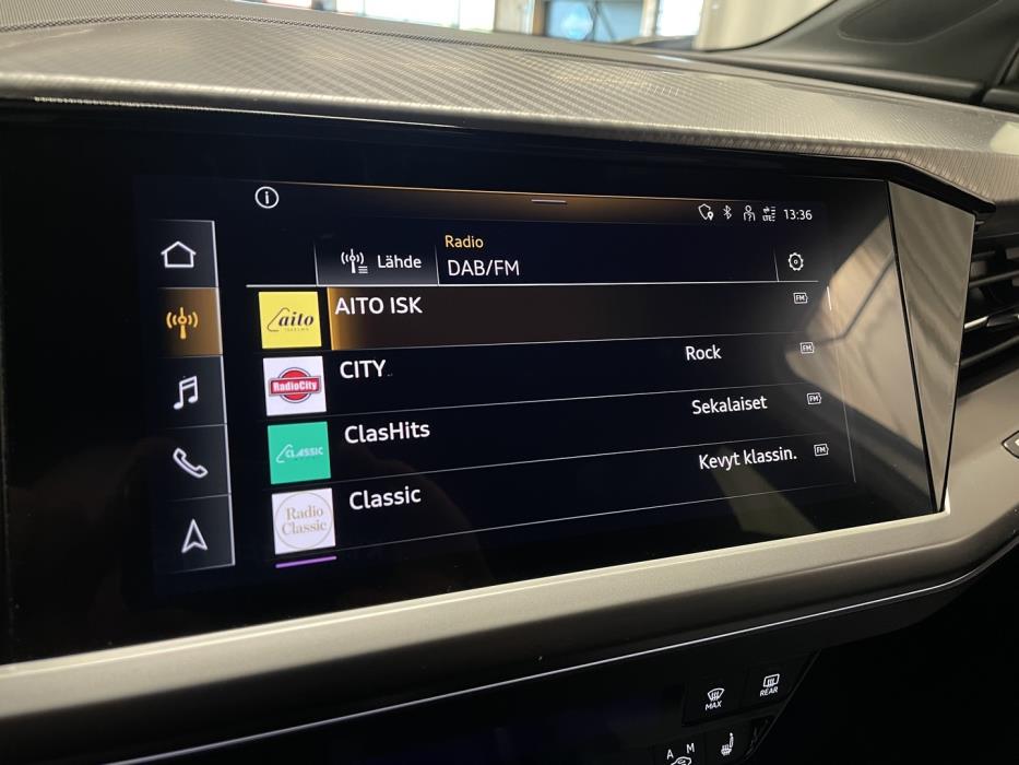 AUDI Q4 e-tron 2022