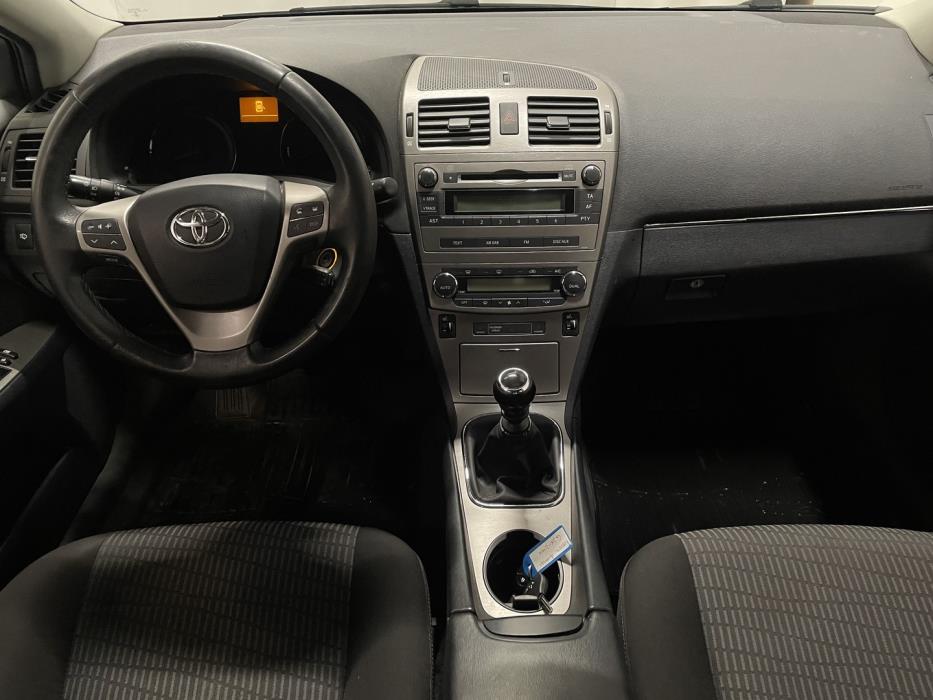 TOYOTA Avensis 2011