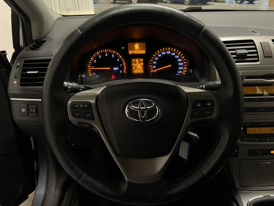 TOYOTA Avensis 2011