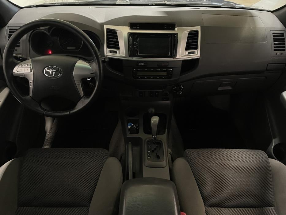TOYOTA Hilux 2012
