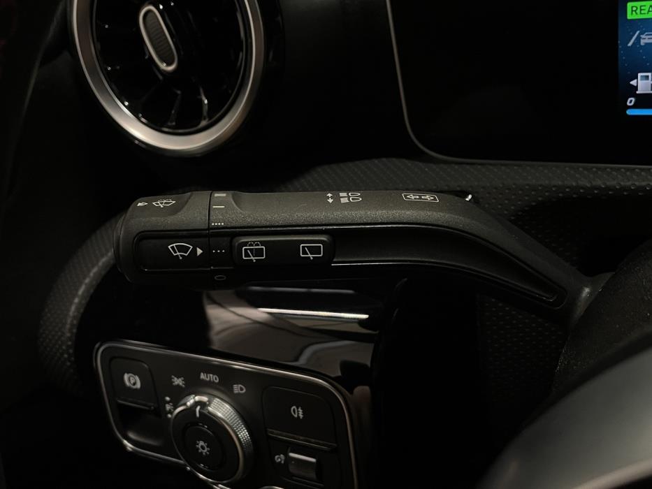 MERCEDES-BENZ A 2020