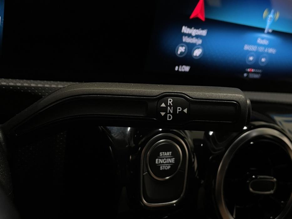 MERCEDES-BENZ A 2020