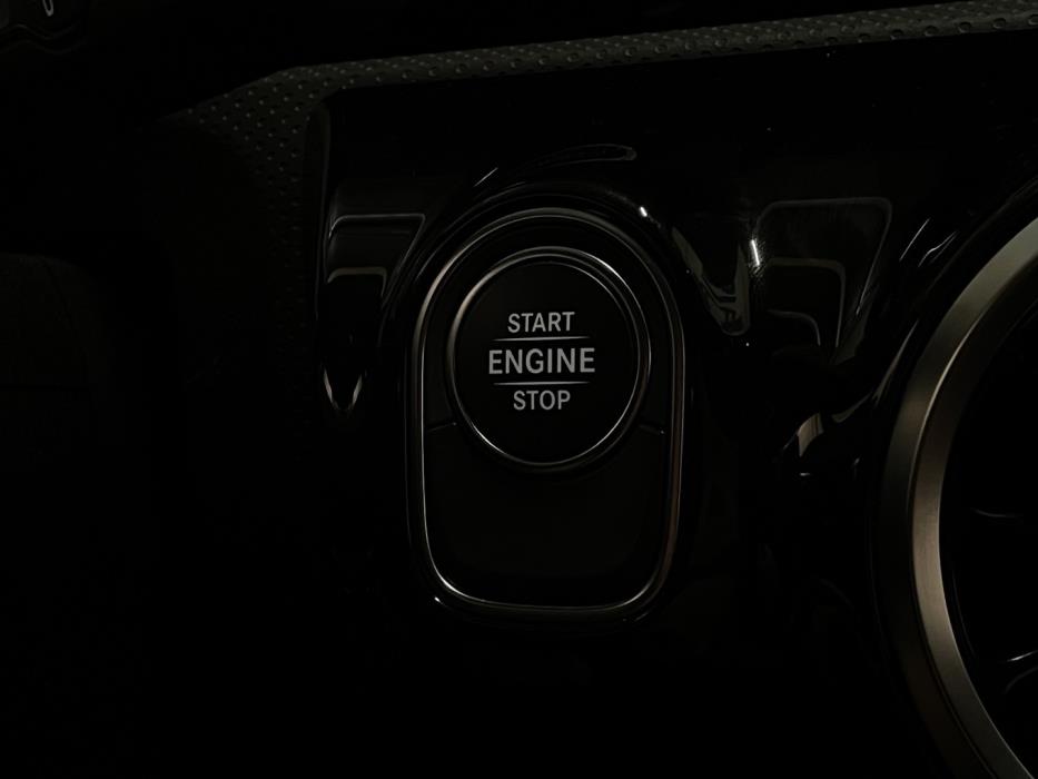 MERCEDES-BENZ A 2020