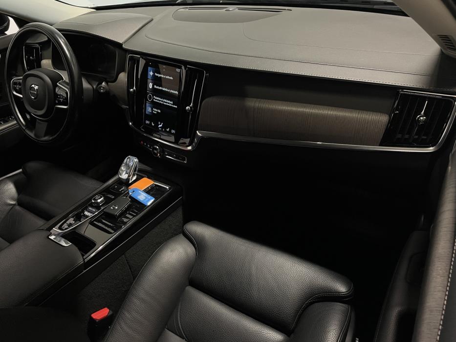 VOLVO V90 2021