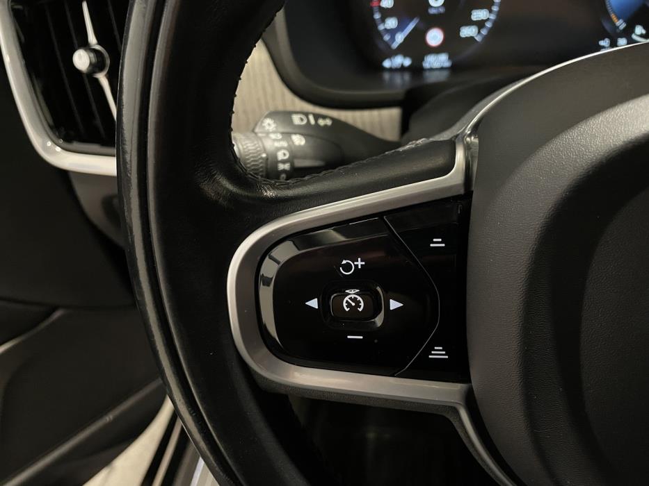VOLVO V90 2021