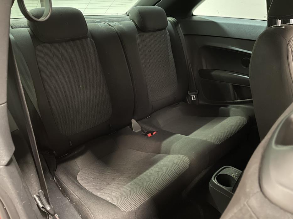 VOLKSWAGEN Beetle 2012