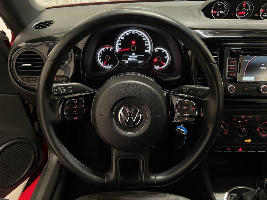 VOLKSWAGEN Beetle 2012