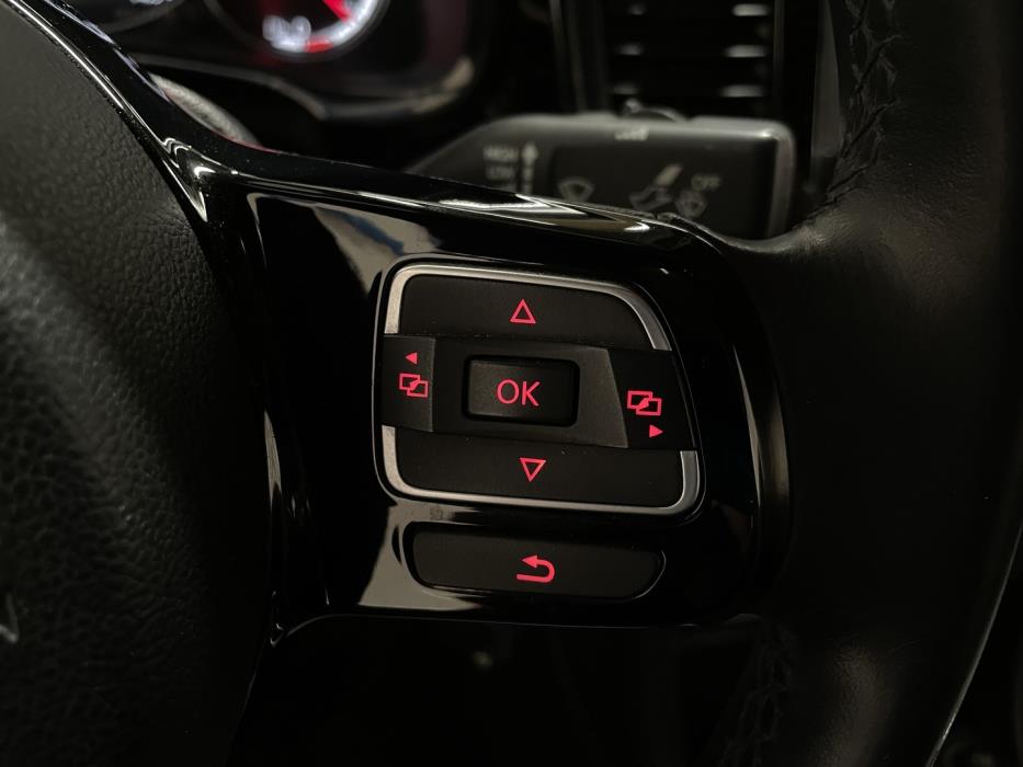 VOLKSWAGEN Beetle 2012