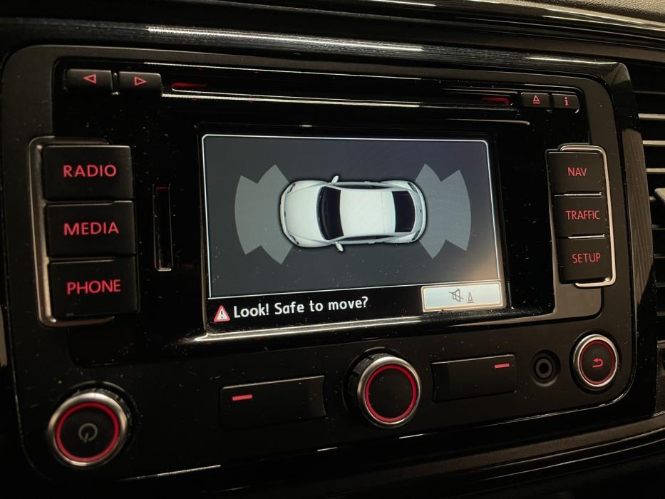 VOLKSWAGEN Beetle 2012