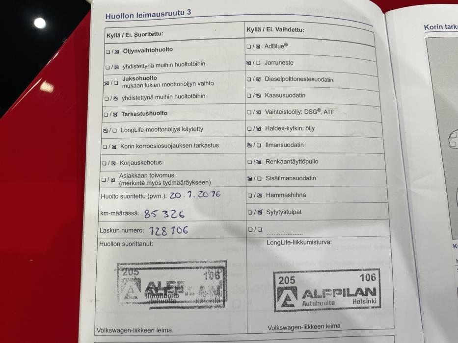 VOLKSWAGEN Beetle 2012