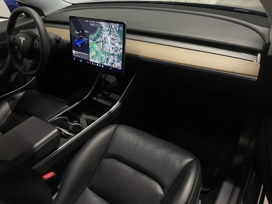 TESLA Model 3 2020