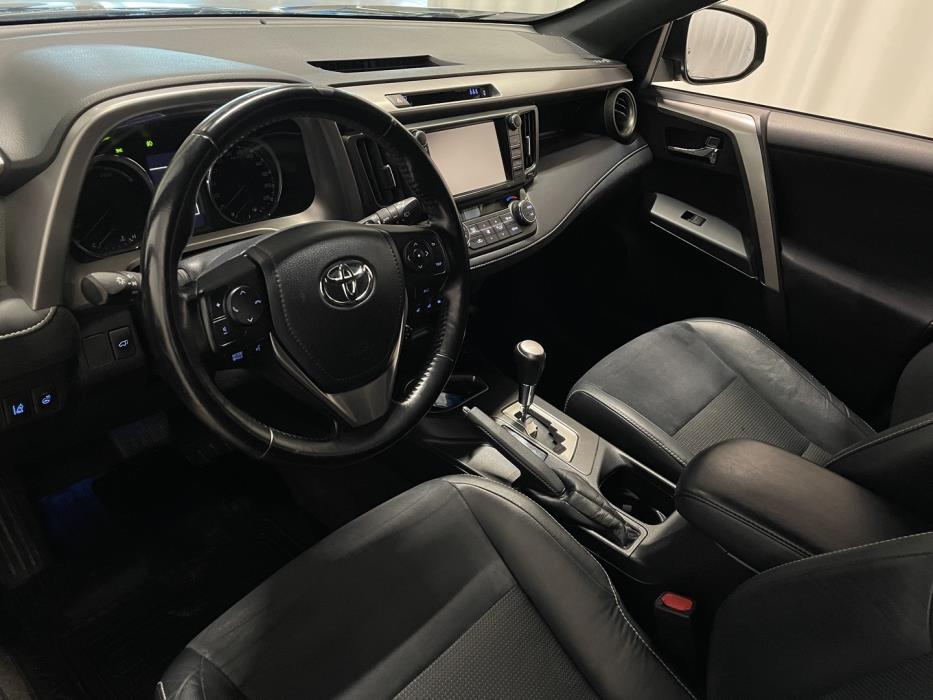 TOYOTA RAV4 2018