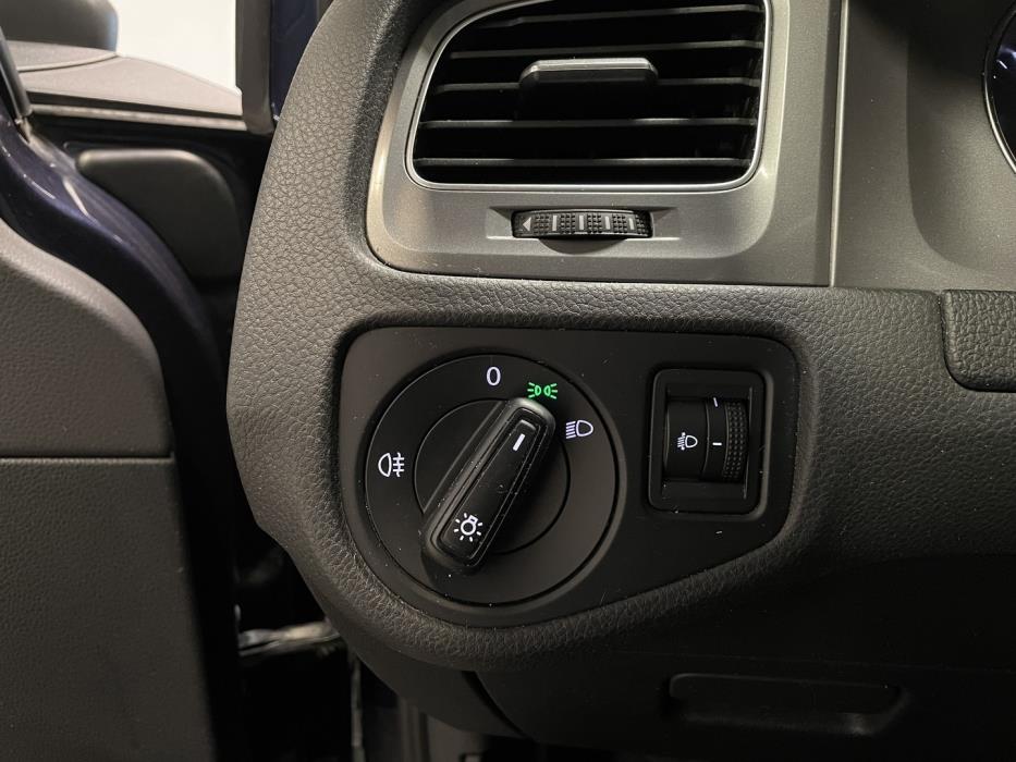 VOLKSWAGEN Golf 2013