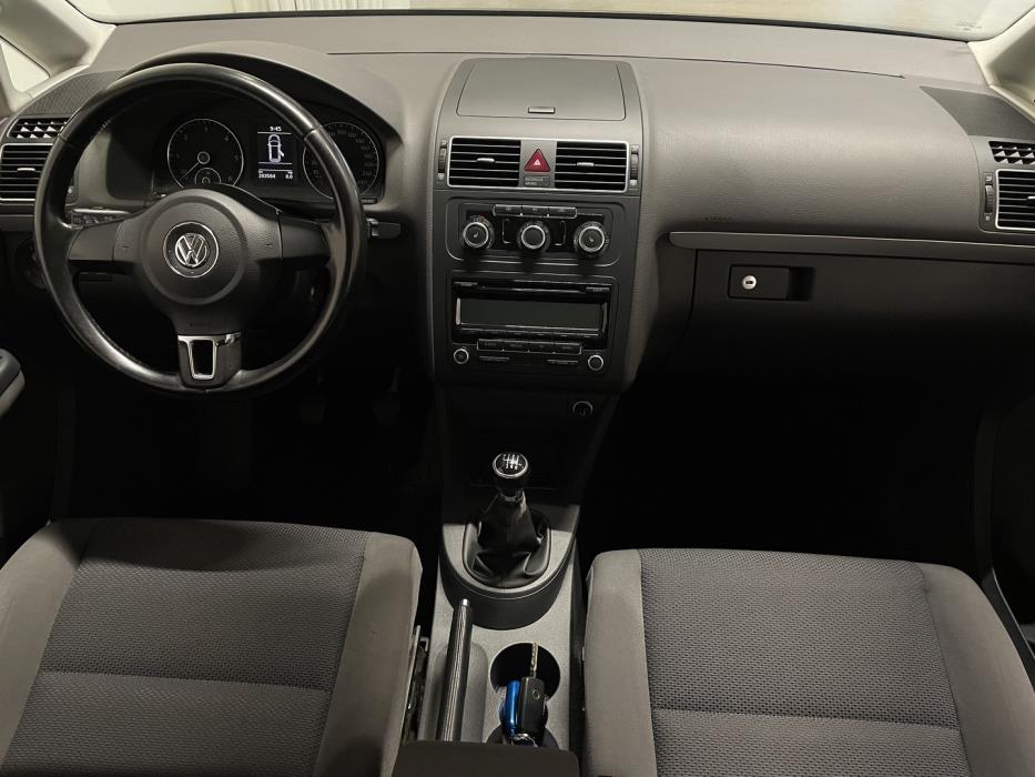 VOLKSWAGEN Touran 2010