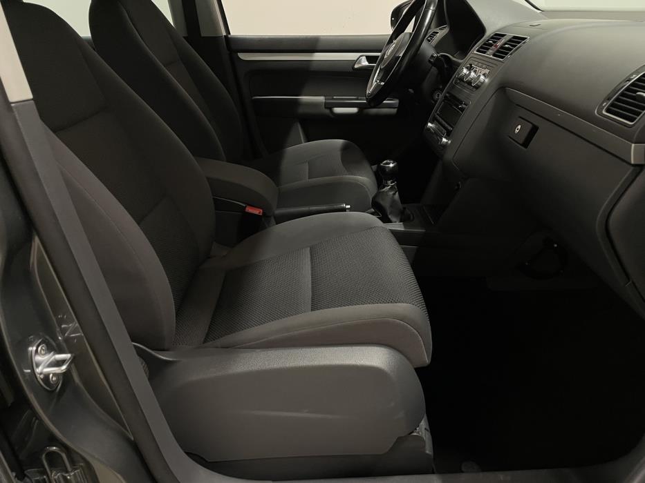 VOLKSWAGEN Touran 2010