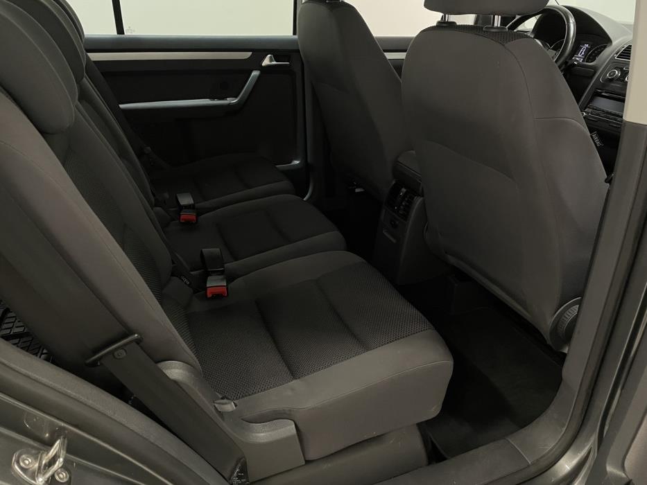 VOLKSWAGEN Touran 2010