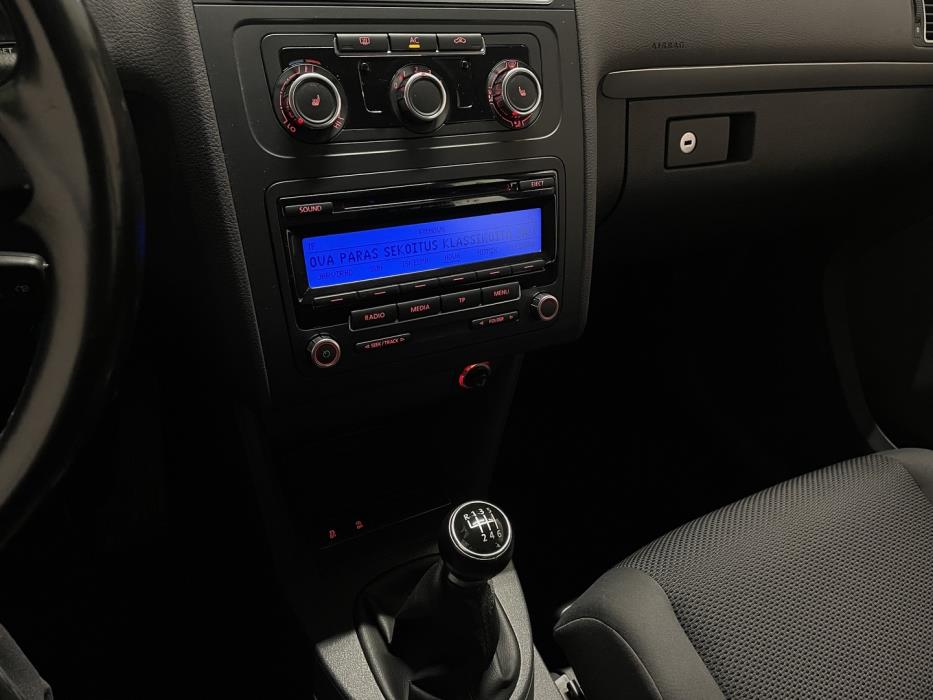 VOLKSWAGEN Touran 2010