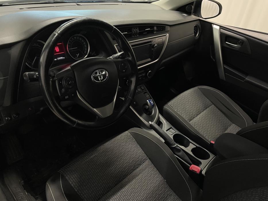 TOYOTA Auris 2015