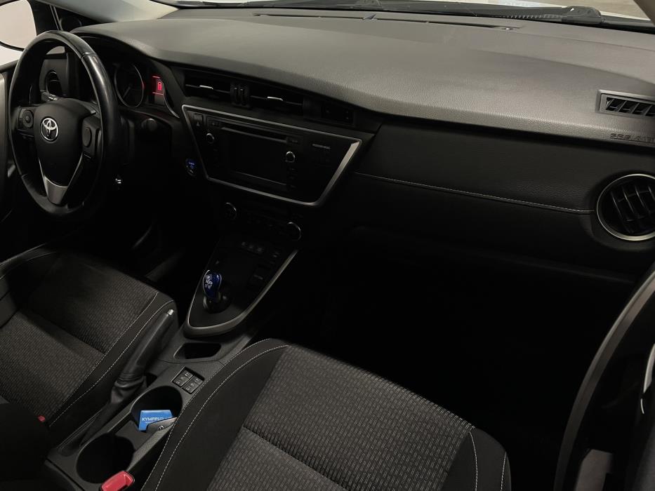 TOYOTA Auris 2015