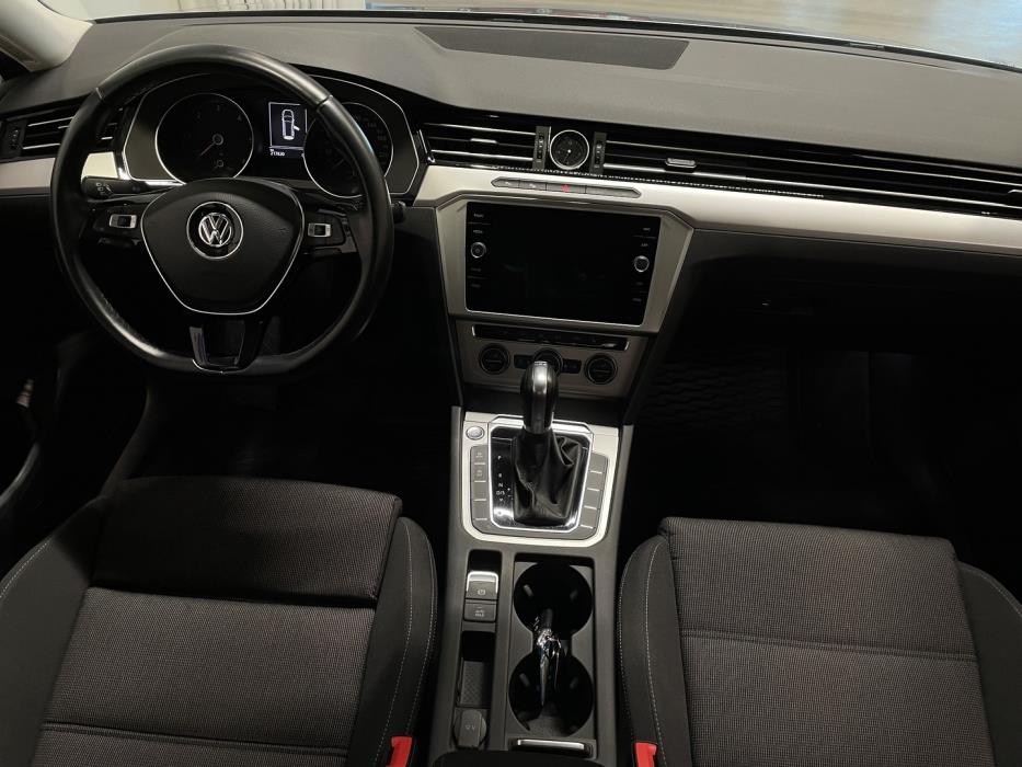 VOLKSWAGEN Passat 2019