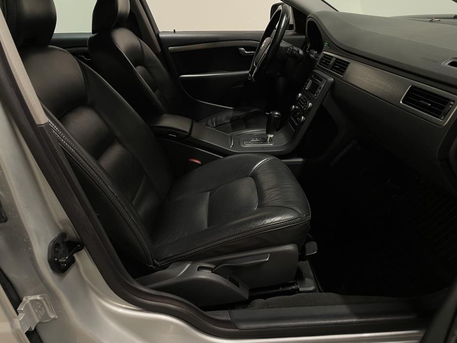VOLVO XC70 2009