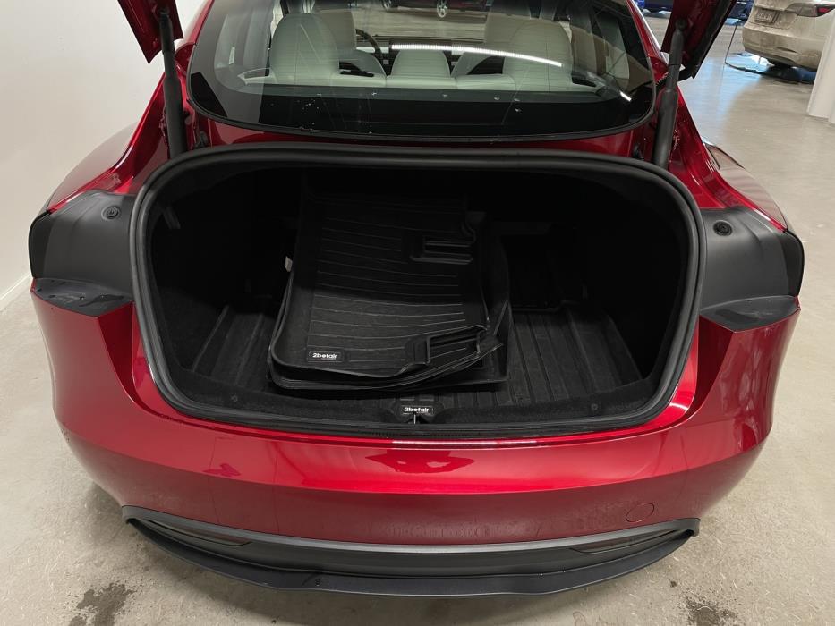 TESLA Model 3 2024