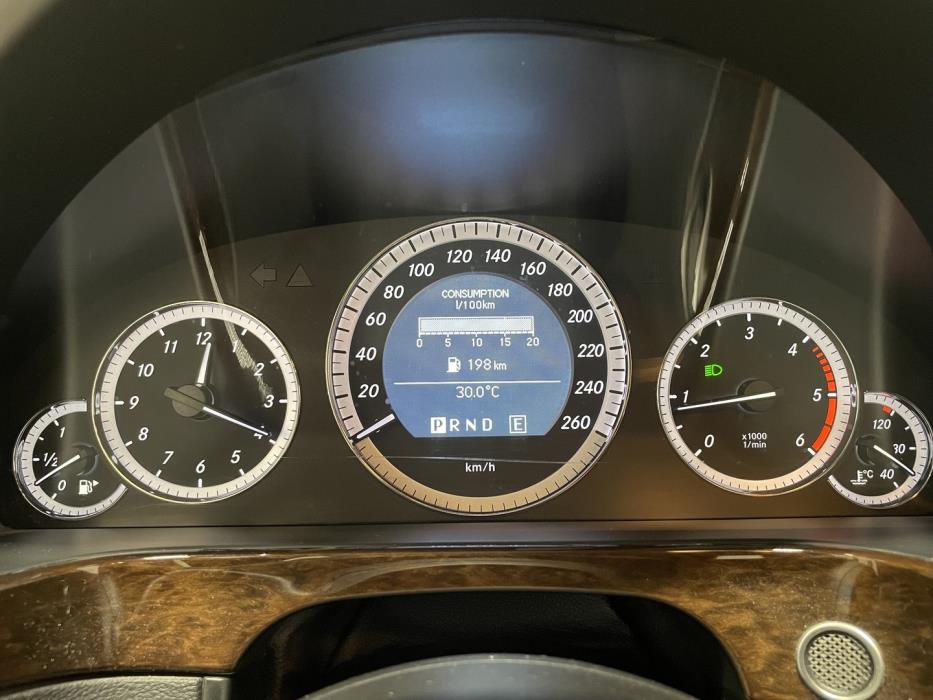 MERCEDES-BENZ E 2010