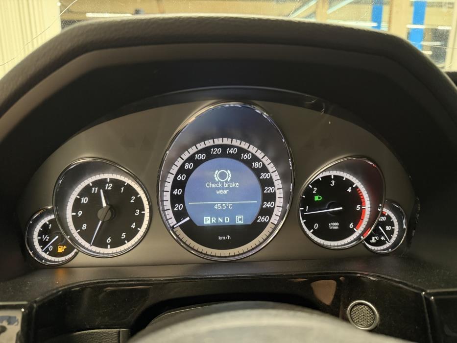 MERCEDES-BENZ E 2009