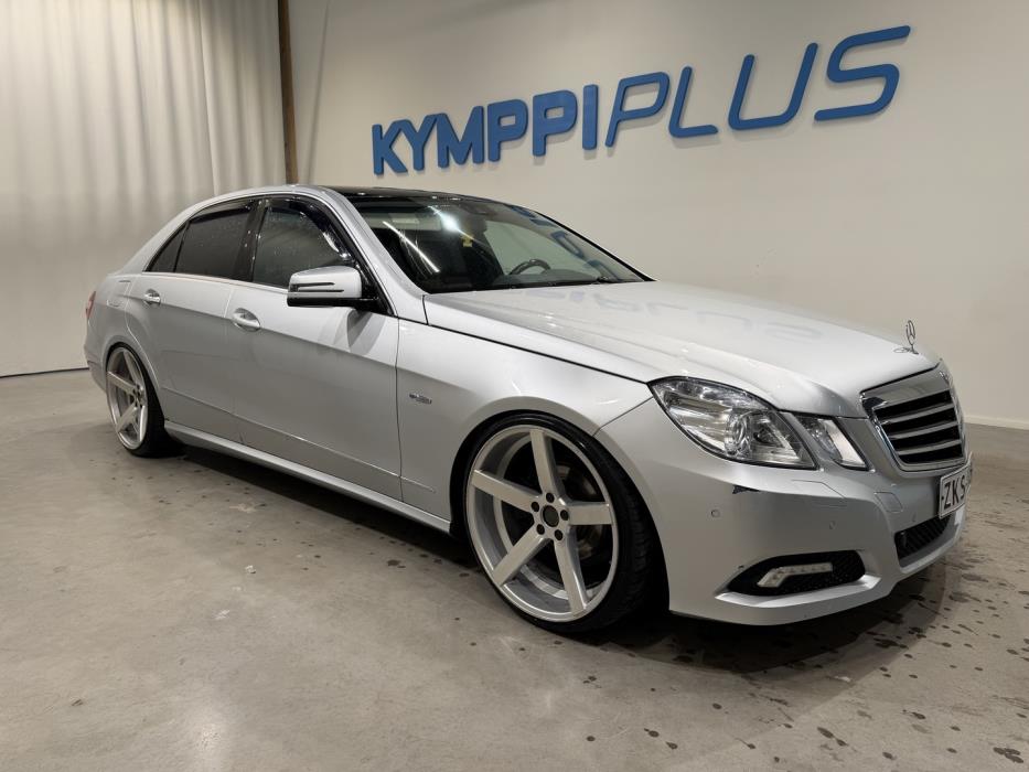 MERCEDES-BENZ E 2009
